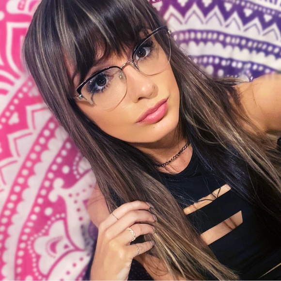 Meet your Posher, Julia - Picture 2 of 7